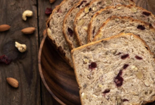 Le pain des sportifs aux fruits secs et aux graines