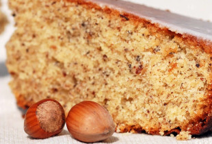 Le gâteau aux noisettes et aux amandes en poudre bio