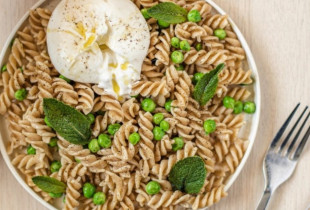 Salade de pâtes complètes avec Alpina Savoie